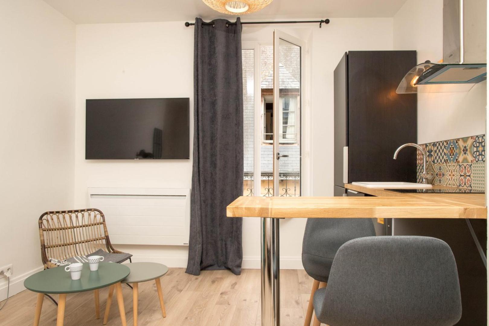 Grand Studio Industriel Dans Le Centre Historique Apartment Poitiers Exterior foto